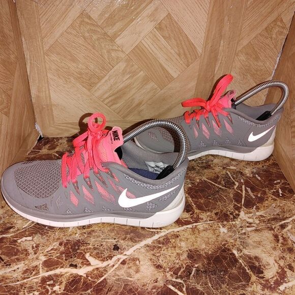 Nike women's Free 5.0 642199-200 gray running shoes size 6.   753 - Picture 5 of 12